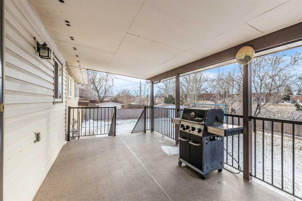 1321 19 Street Se, Medicine Hat, AB - With Exterior