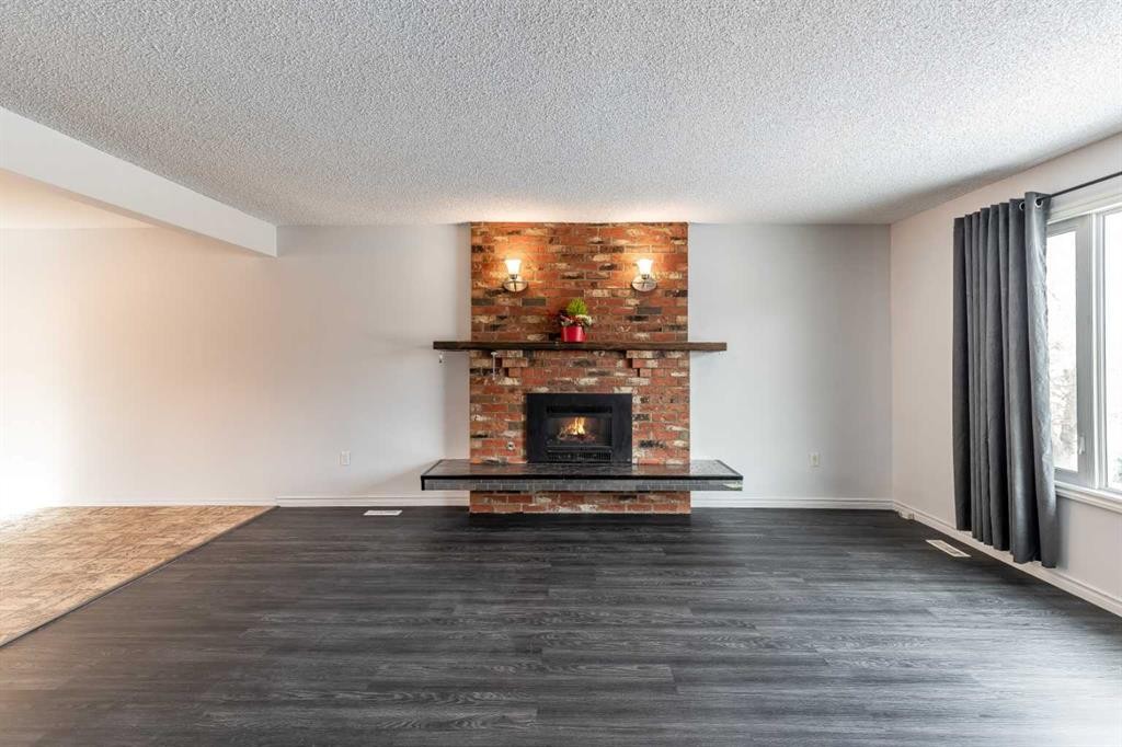 1321 19 Street Se, Medicine Hat, AB - Indoor With Fireplace