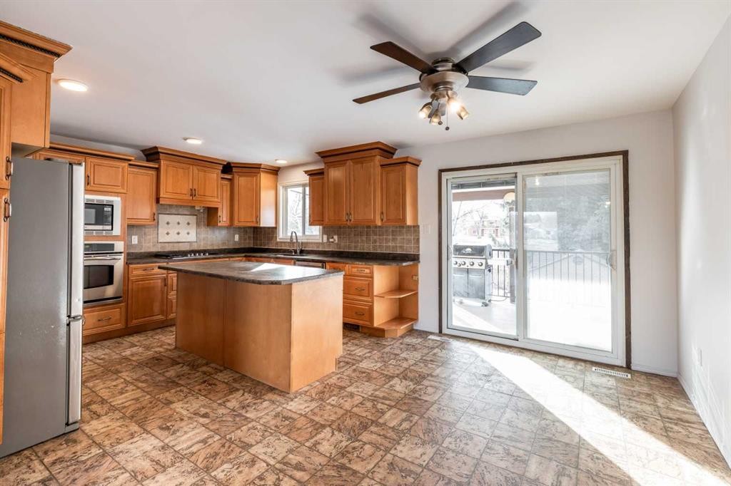 1321 19 Street Se, Medicine Hat, AB - Indoor Photo Showing Kitchen