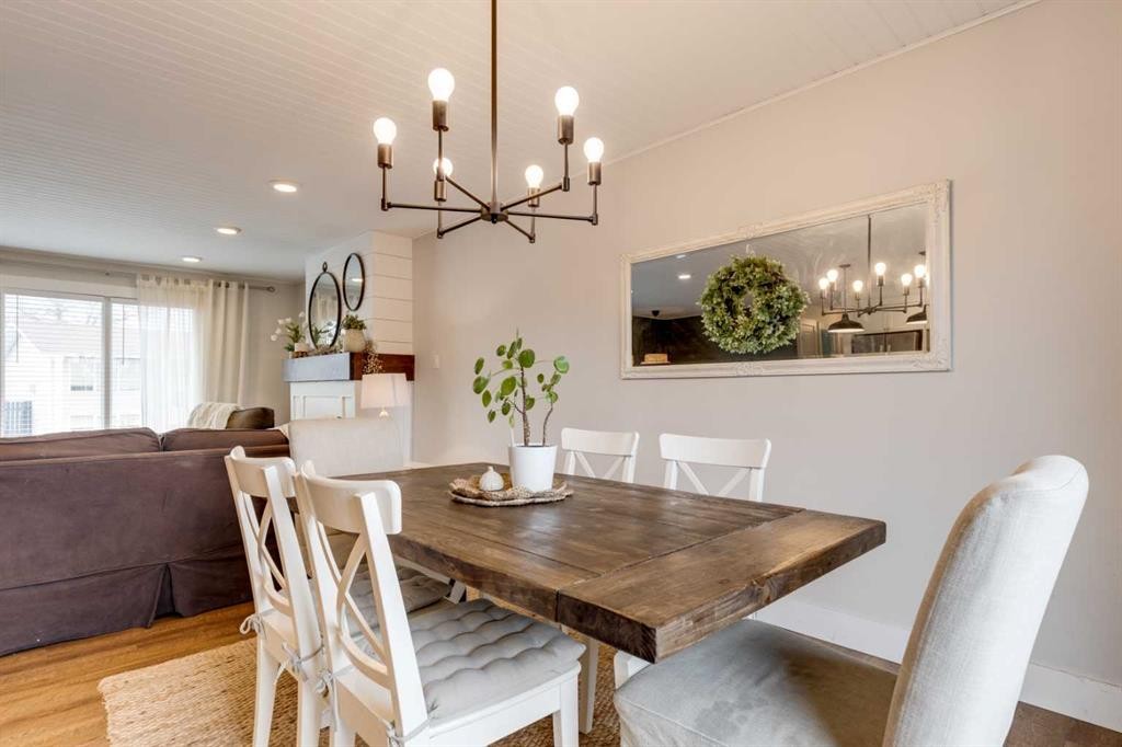 157 Calder Road Se, Medicine Hat, AB - Indoor Photo Showing Dining Room