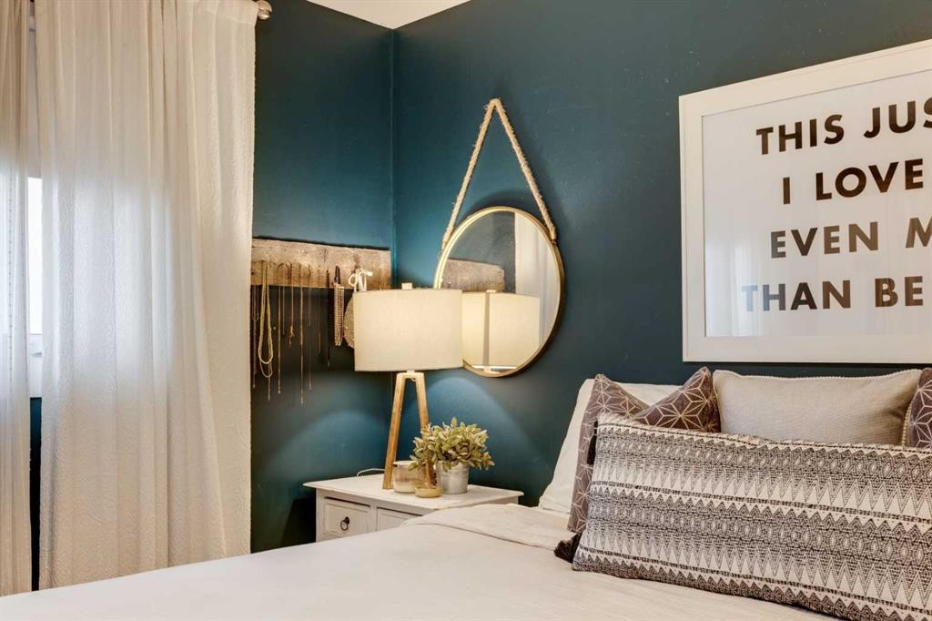 157 Calder Road Se, Medicine Hat, AB - Indoor Photo Showing Bedroom