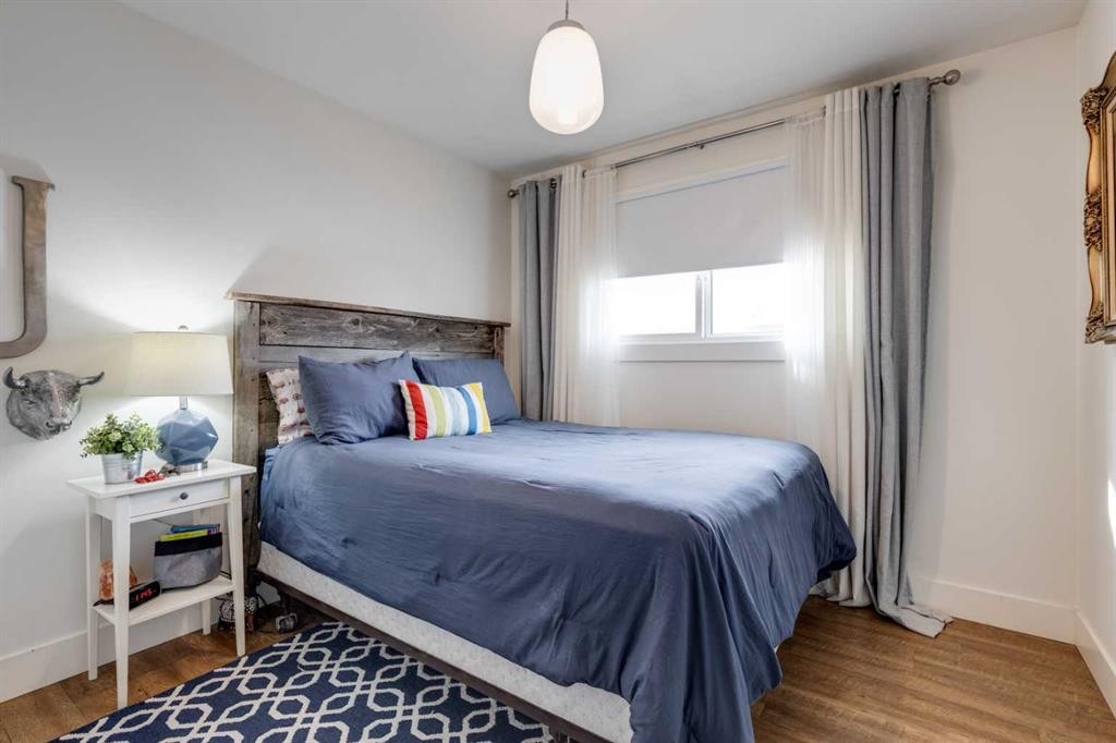 157 Calder Road Se, Medicine Hat, AB - Indoor Photo Showing Bedroom