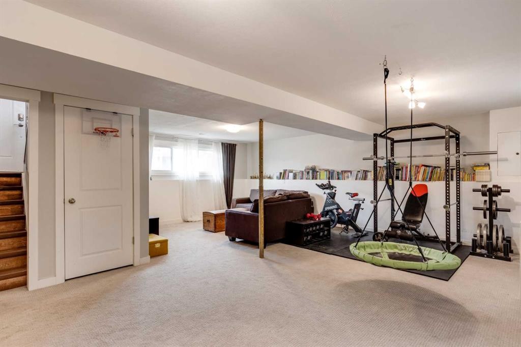 157 Calder Road Se, Medicine Hat, AB - Indoor Photo Showing Other Room