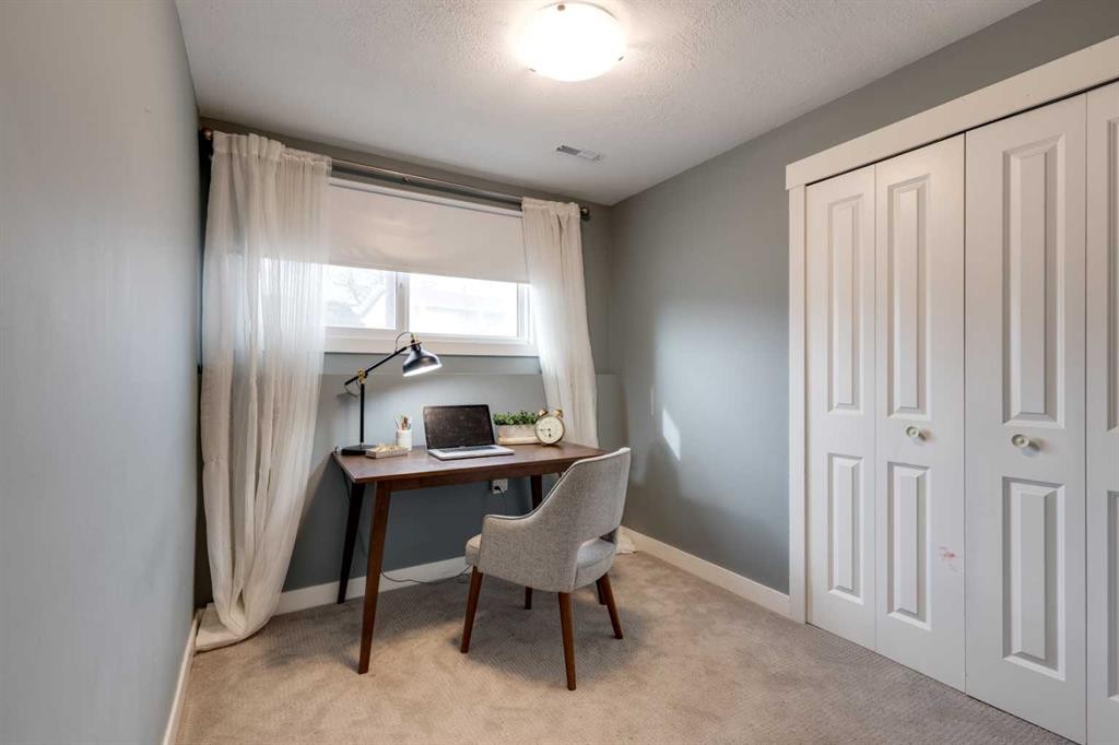 157 Calder Road Se, Medicine Hat, AB - Indoor Photo Showing Office