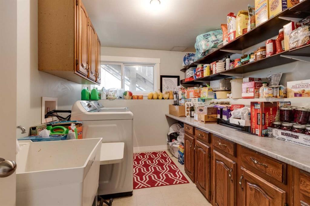 157 Calder Road Se, Medicine Hat, AB - Indoor Photo Showing Laundry Room