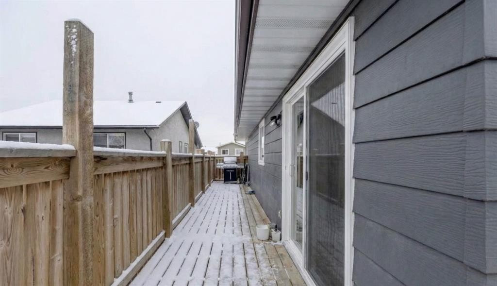 157 Calder Road Se, Medicine Hat, AB - Outdoor With Exterior