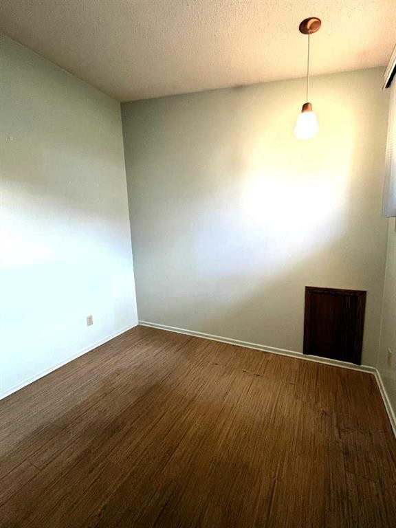 895 16A Street Ne, Medicine Hat, AB - Indoor Photo Showing Other Room