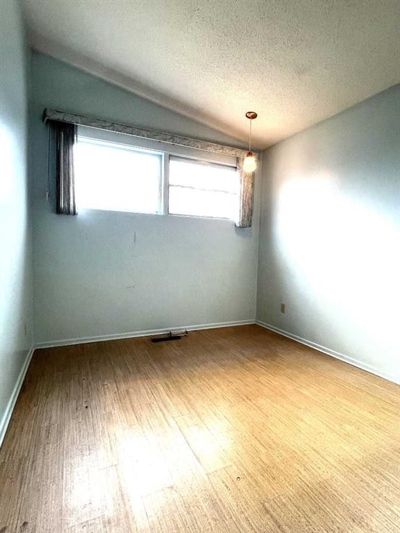895 16A Street Ne, Medicine Hat, AB - Indoor Photo Showing Other Room
