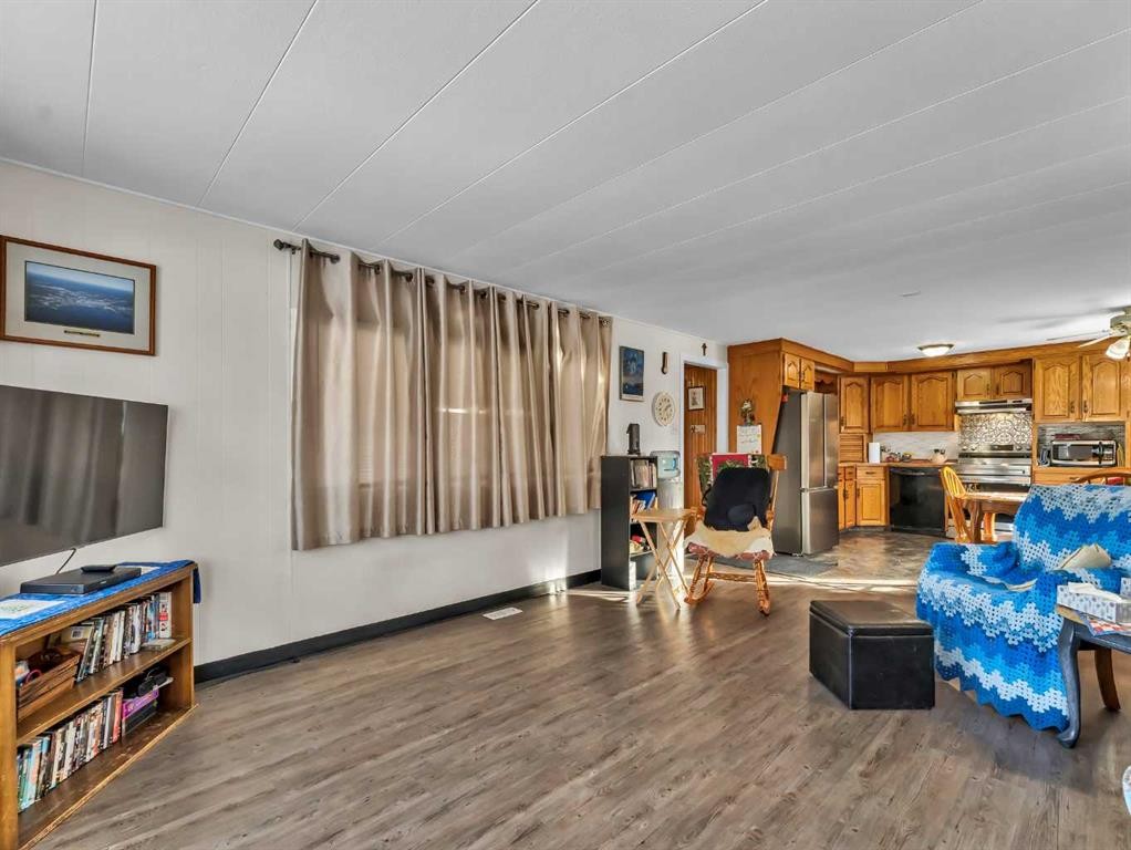 125 Foster Street Se, Seven Persons, AB - Indoor