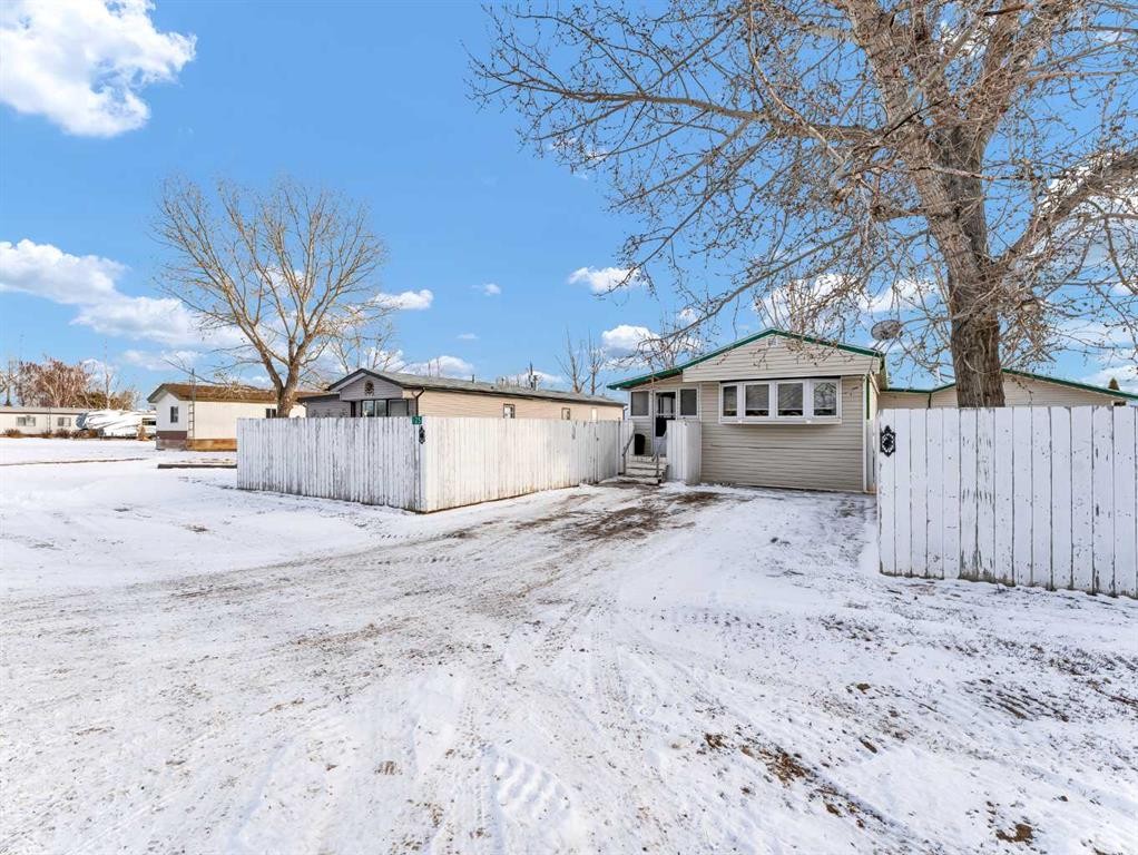 125 Foster Street Se, Seven Persons, AB - Outdoor