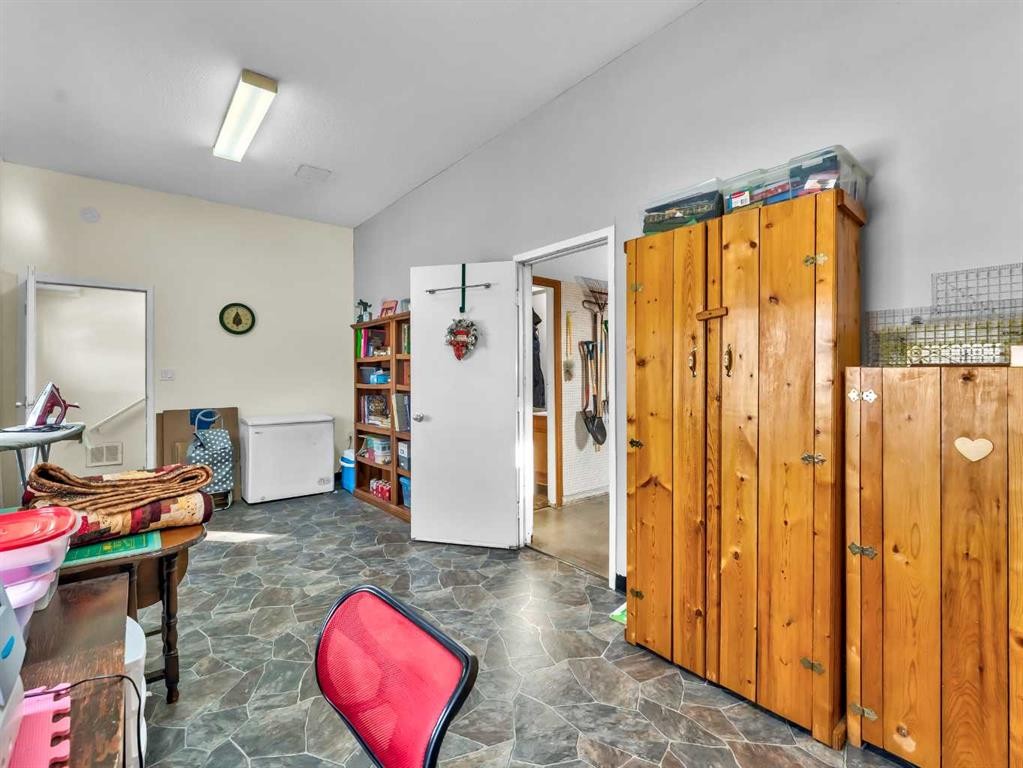 125 Foster Street Se, Seven Persons, AB - Indoor Photo Showing Other Room