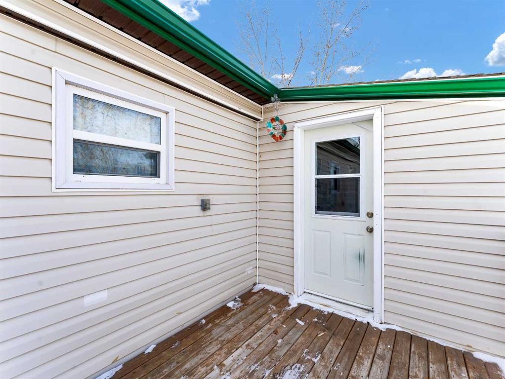 125 Foster Street Se, Seven Persons, AB - Outdoor With Exterior
