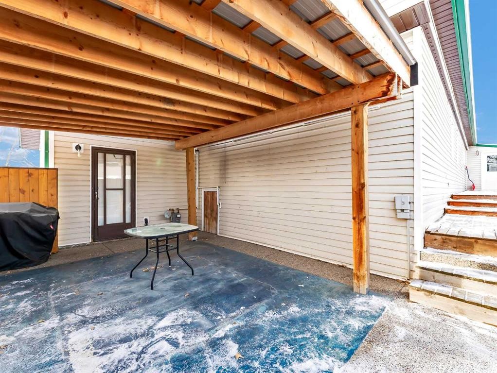 125 Foster Street Se, Seven Persons, AB - Indoor