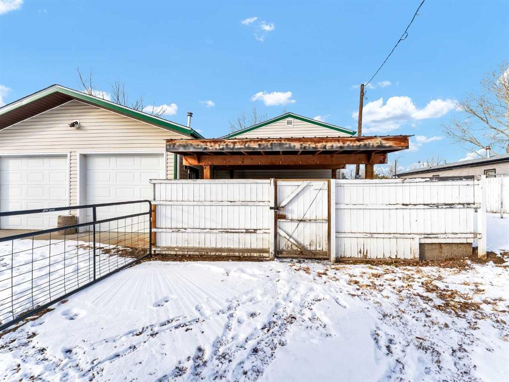125 Foster Street Se, Seven Persons, AB - Outdoor