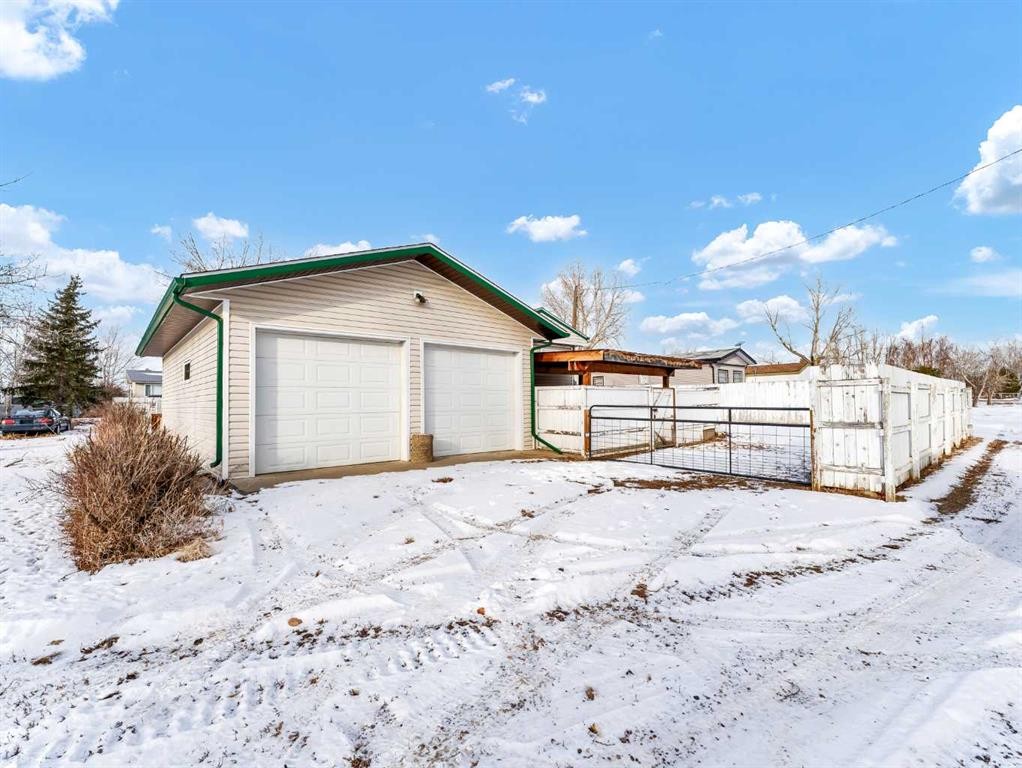 125 Foster Street Se, Seven Persons, AB - Outdoor