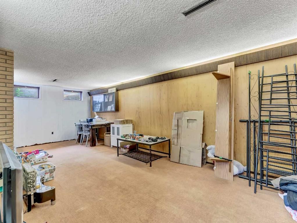 164 Muir Crescent Nw, Medicine Hat, AB - Indoor