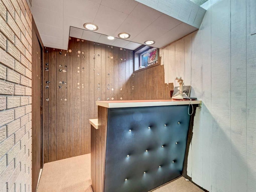 164 Muir Crescent Nw, Medicine Hat, AB - Indoor Photo Showing Other Room