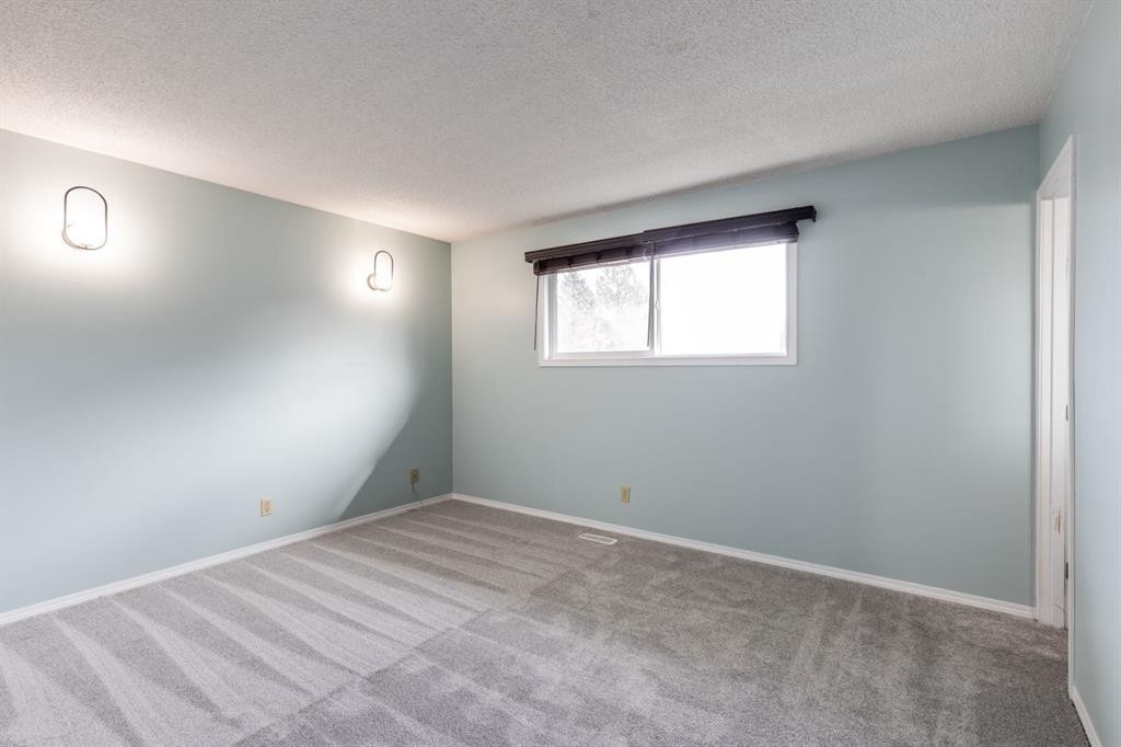 1919 9 Avenue Ne, Medicine Hat, AB - Indoor Photo Showing Other Room