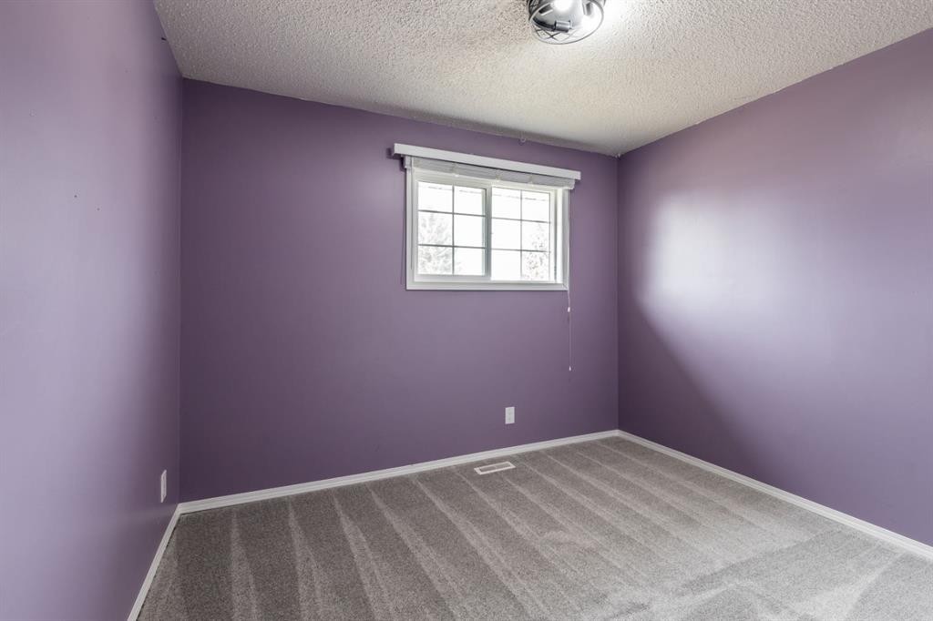 1919 9 Avenue Ne, Medicine Hat, AB - Indoor Photo Showing Other Room