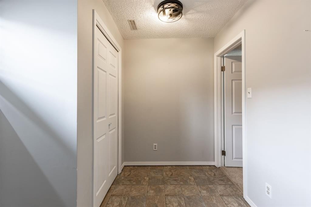 1919 9 Avenue Ne, Medicine Hat, AB - Indoor Photo Showing Other Room