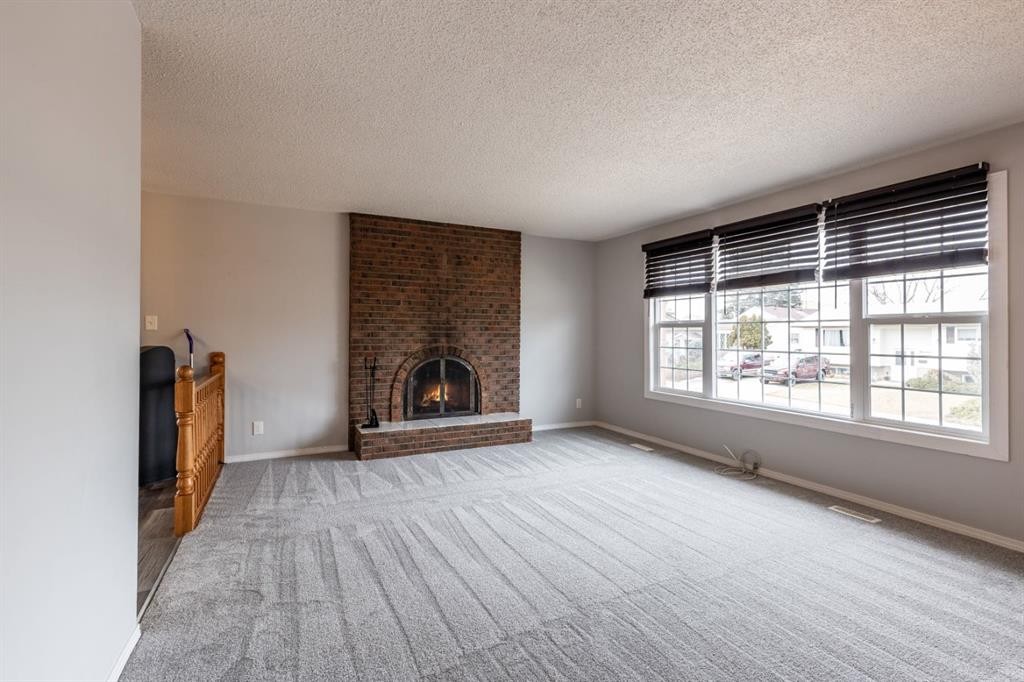 1919 9 Avenue Ne, Medicine Hat, AB - Indoor Photo Showing Living Room With Fireplace