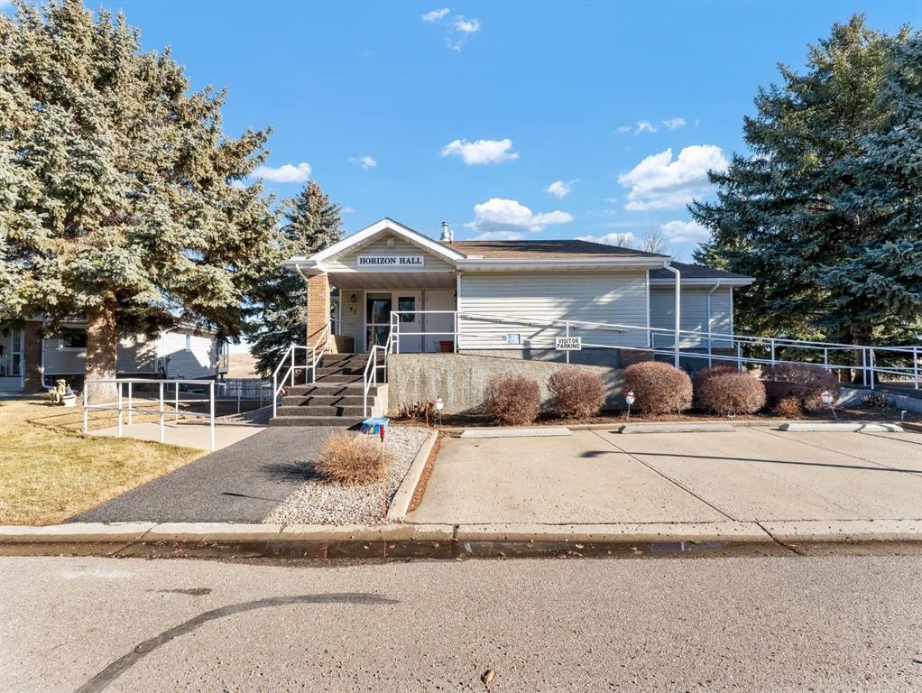 30-459 Carry Drive Se, Medicine Hat, AB - Outdoor