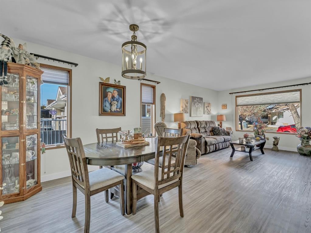 30-459 Carry Drive Se, Medicine Hat, AB - Indoor Photo Showing Other Room