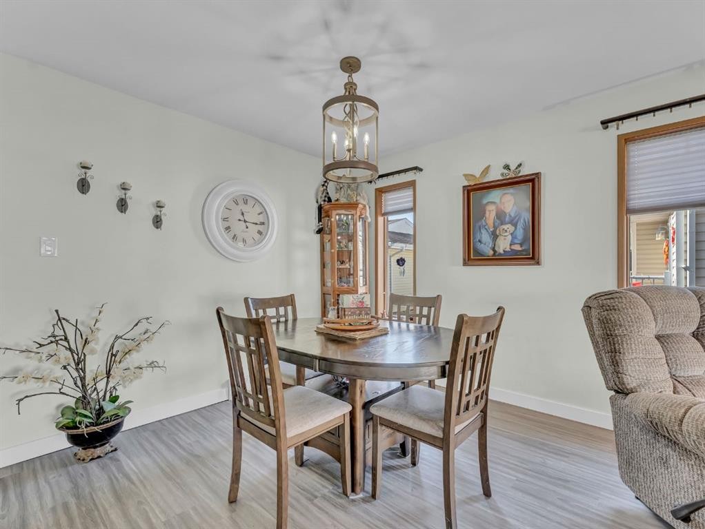 30-459 Carry Drive Se, Medicine Hat, AB - Indoor Photo Showing Dining Room