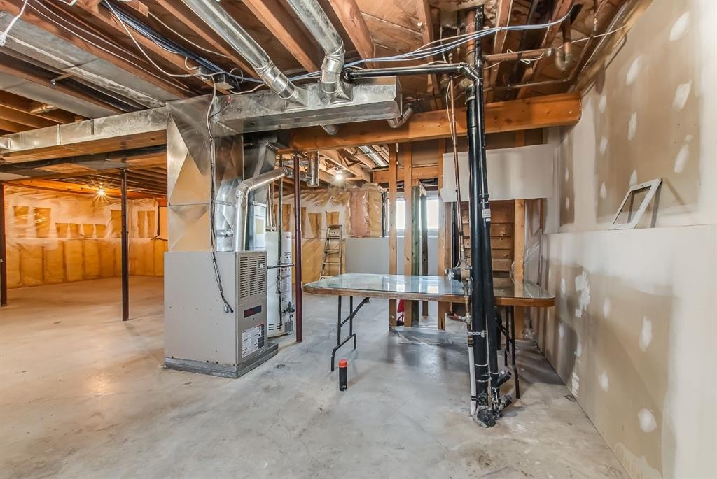 428 2 Street, Suffield, AB - Indoor Photo Showing Basement