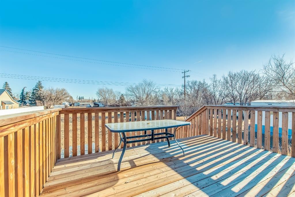 428 2 Street, Suffield, AB - Outdoor With Deck Patio Veranda