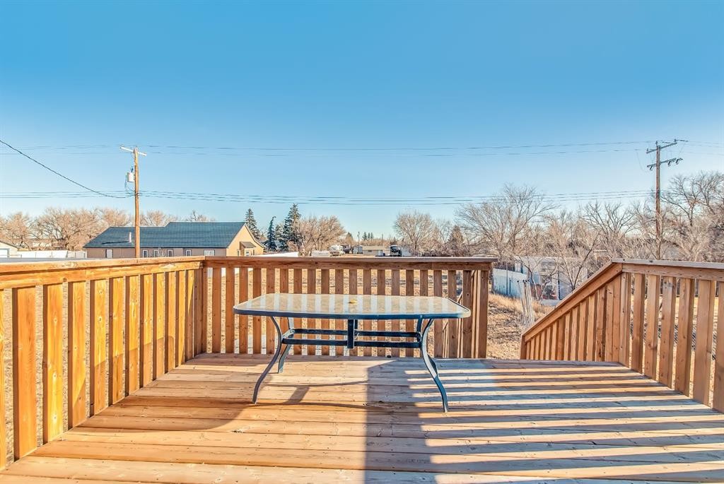 428 2 Street, Suffield, AB - Outdoor With Deck Patio Veranda