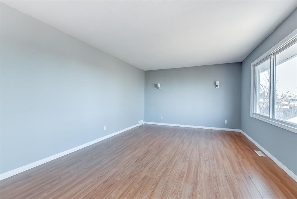 428 2 Street, Suffield, AB - Indoor Photo Showing Other Room