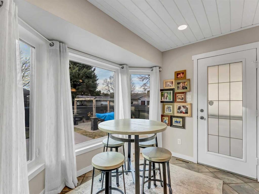 11 Taylor Crescent Se, Medicine Hat, AB - Indoor