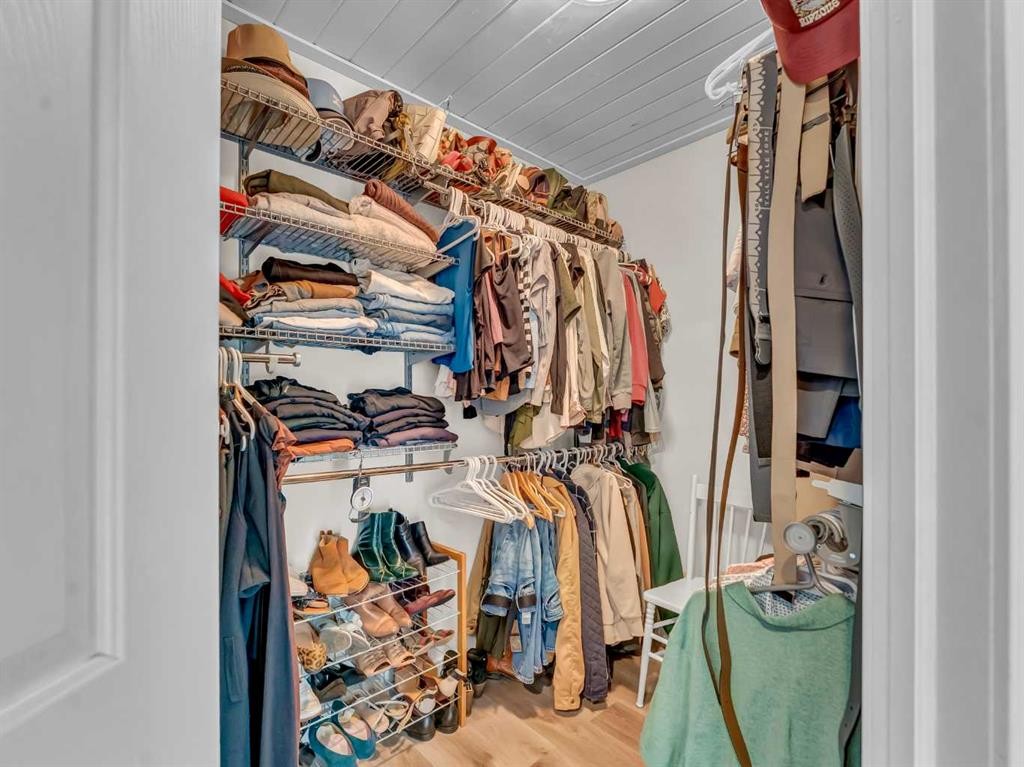 11 Taylor Crescent Se, Medicine Hat, AB - Indoor With Storage