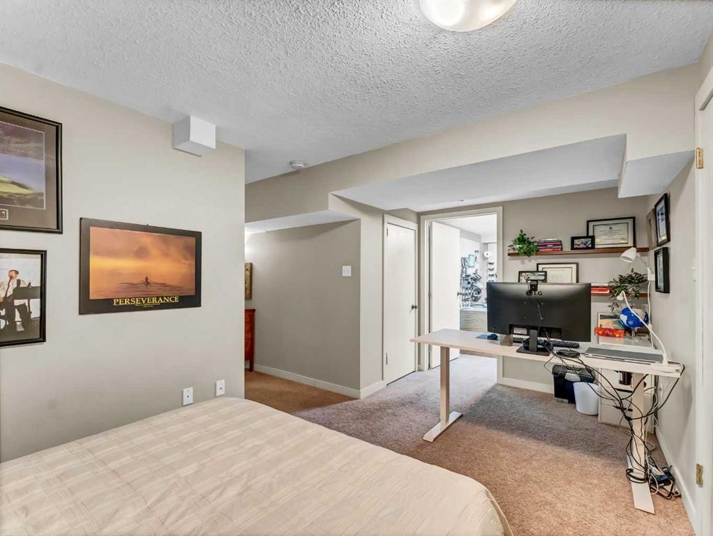 11 Taylor Crescent Se, Medicine Hat, AB - Indoor