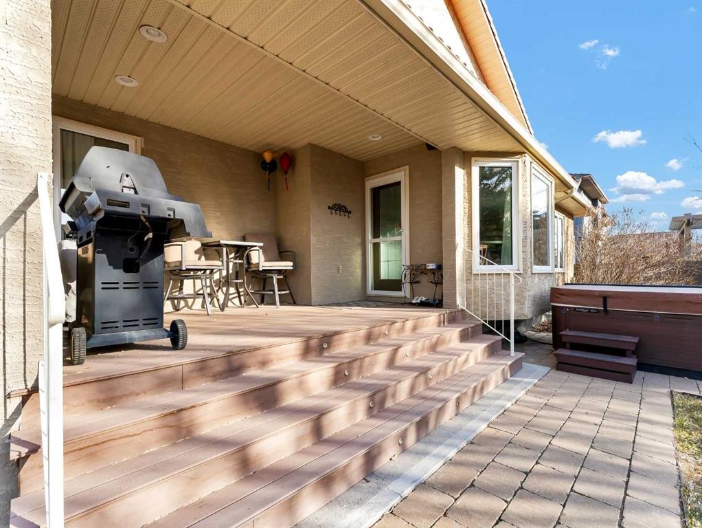 11 Taylor Crescent Se, Medicine Hat, AB - Outdoor With Deck Patio Veranda With Exterior