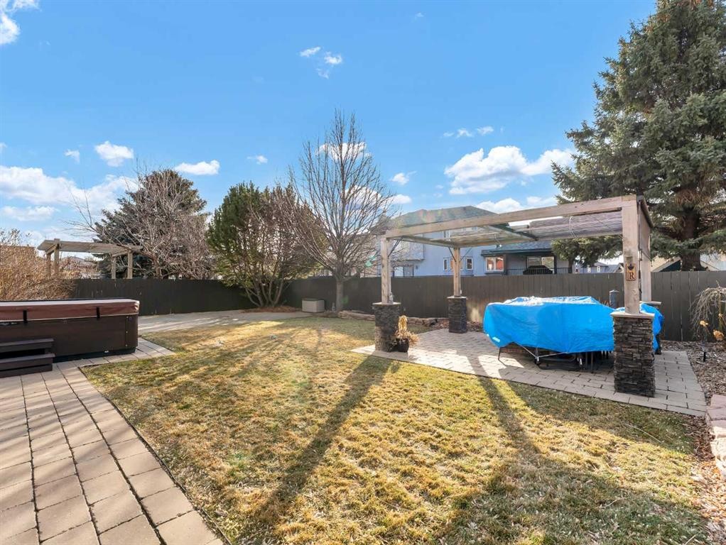 11 Taylor Crescent Se, Medicine Hat, AB - Outdoor