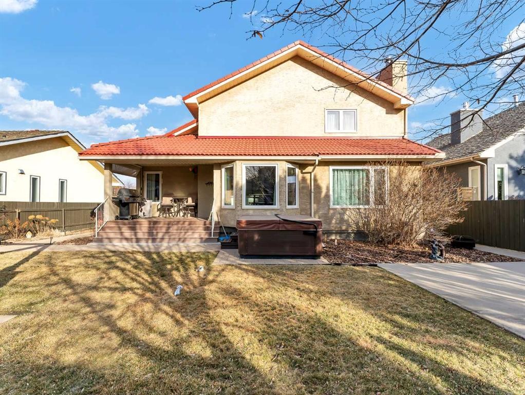 11 Taylor Crescent Se, Medicine Hat, AB - Outdoor With Deck Patio Veranda