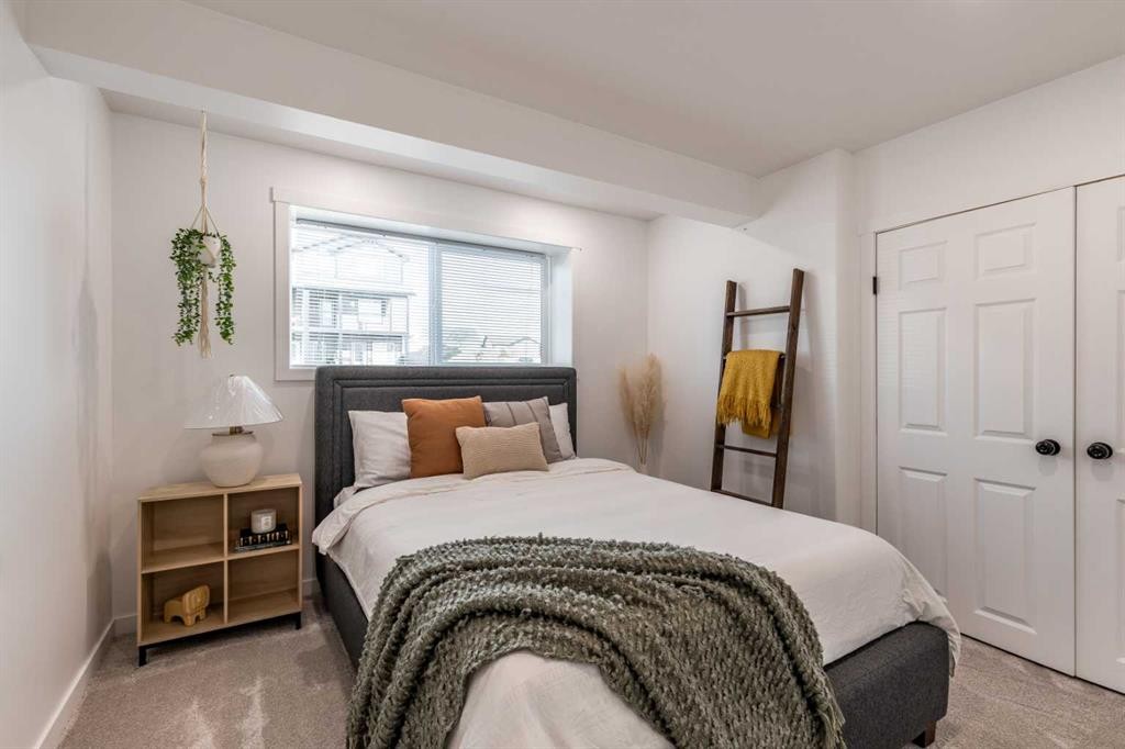 367 Ranchlands Boulevard Ne, Medicine Hat, AB - Indoor Photo Showing Bedroom