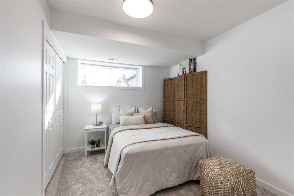 367 Ranchlands Boulevard Ne, Medicine Hat, AB - Indoor Photo Showing Bedroom