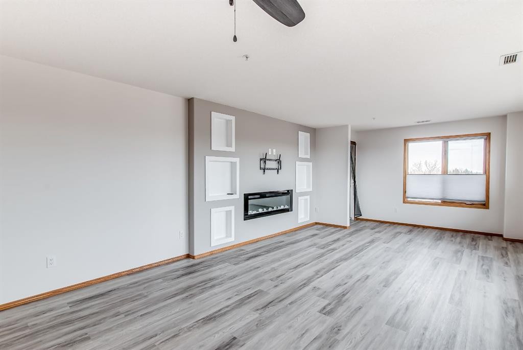 429-1182 Southview Drive Se, Medicine Hat, AB - Indoor With Fireplace