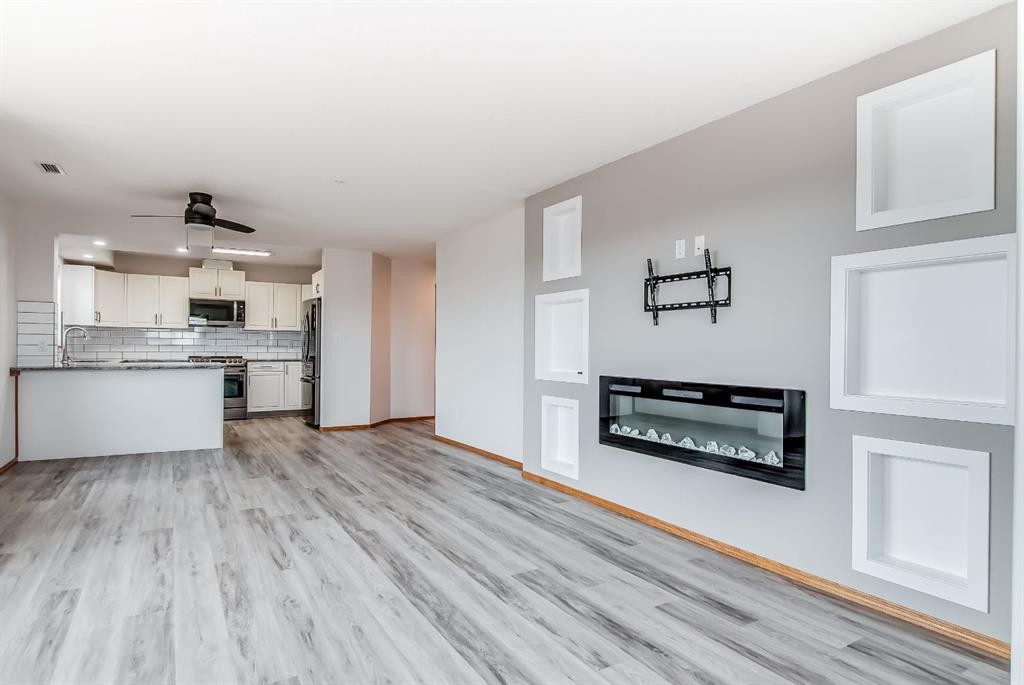 429-1182 Southview Drive Se, Medicine Hat, AB - Indoor With Fireplace