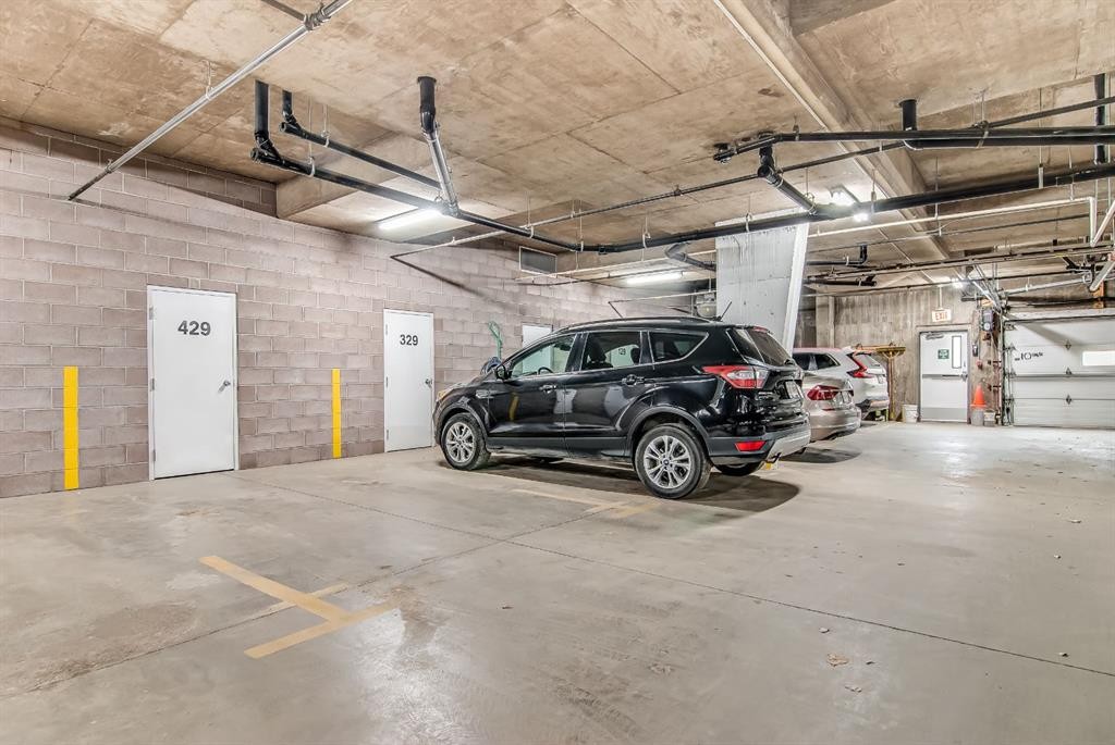 429-1182 Southview Drive Se, Medicine Hat, AB - Indoor Photo Showing Garage