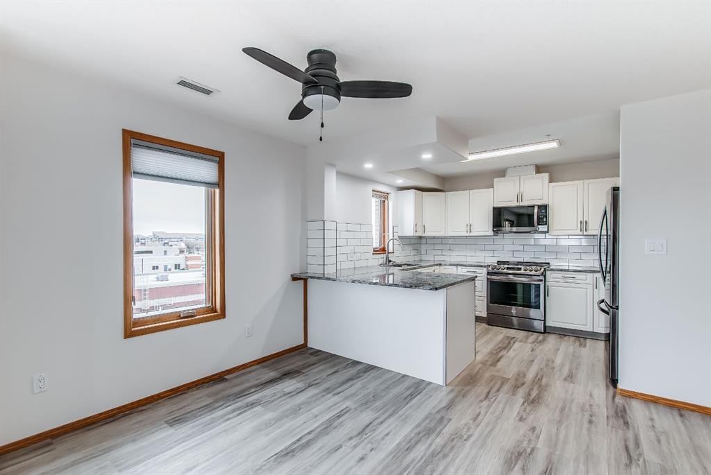 429-1182 Southview Drive Se, Medicine Hat, AB - Indoor Photo Showing Kitchen With Upgraded Kitchen