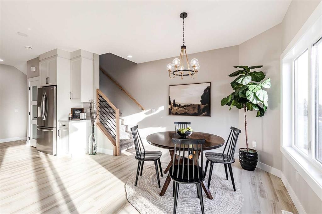 111 Sierra Road Sw, Medicine Hat, AB - Indoor Photo Showing Dining Room