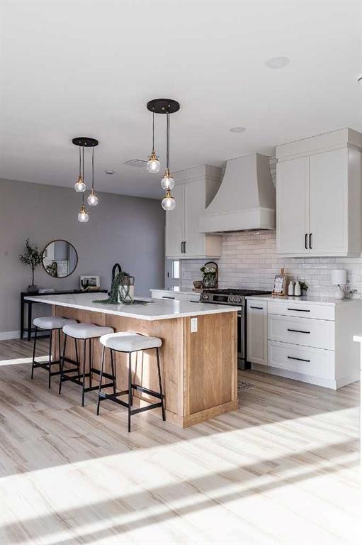 111 Sierra Road Sw, Medicine Hat, AB - Indoor Photo Showing Kitchen With Upgraded Kitchen