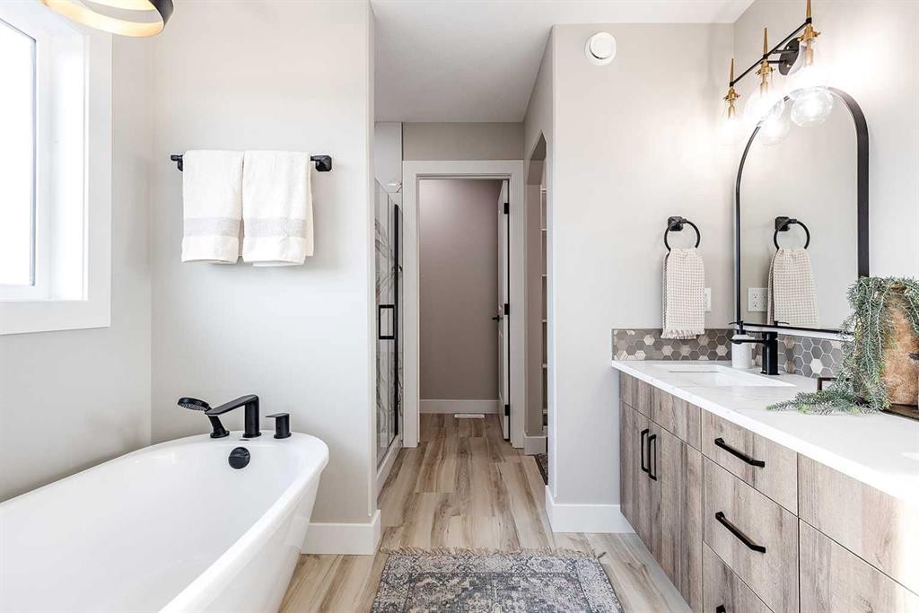 111 Sierra Road Sw, Medicine Hat, AB - Indoor Photo Showing Bathroom