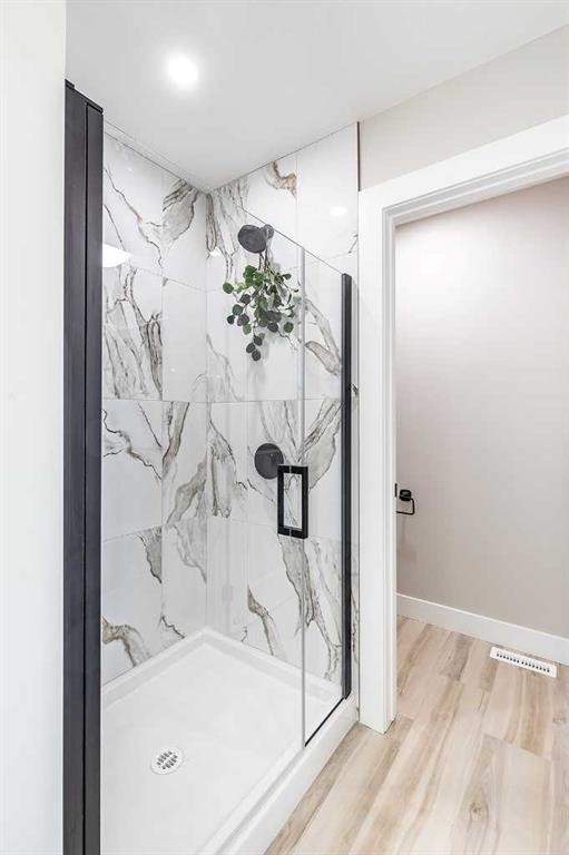 111 Sierra Road Sw, Medicine Hat, AB - Indoor Photo Showing Bathroom