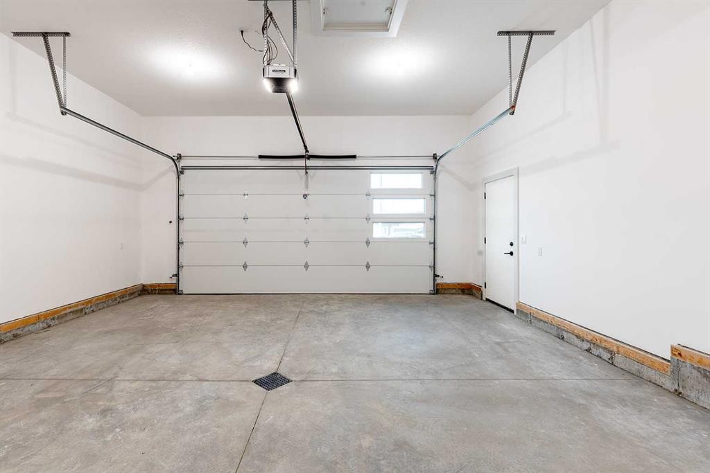 111 Sierra Road Sw, Medicine Hat, AB - Indoor Photo Showing Garage
