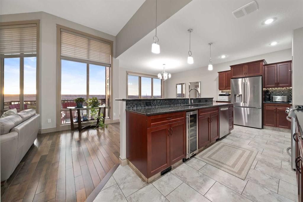 30 Palisades Mews Ne, Medicine Hat, AB - Indoor Photo Showing Kitchen